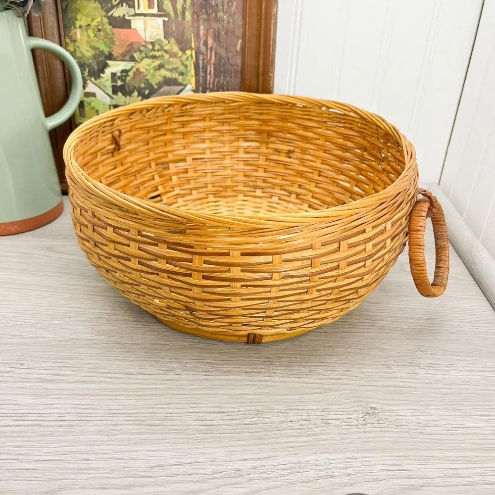 Vintage Handwoven Wicker Basket:‎ Farmhouse Decor